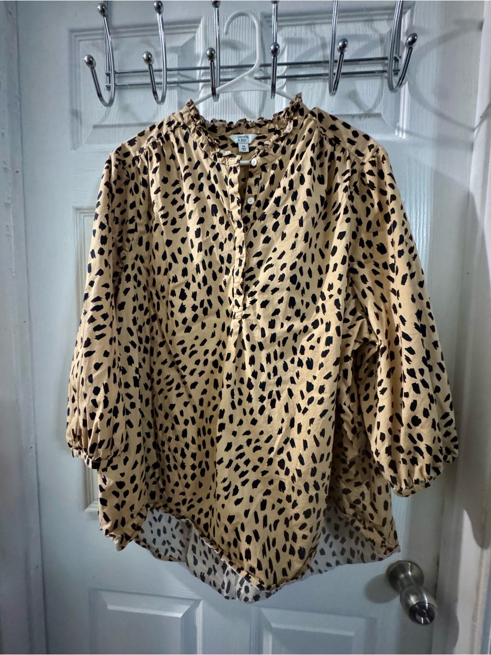 crown & ivy Beige and Black Animal-Print Tunic